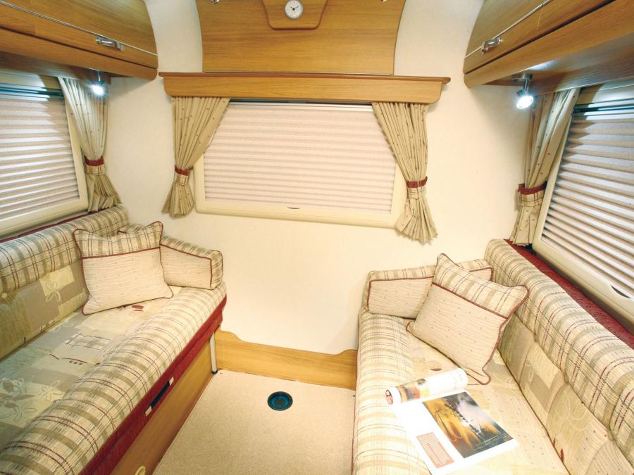Интерьер Auto-Sleepers Lancashire EL 2010 года  (фото 2 из 2)